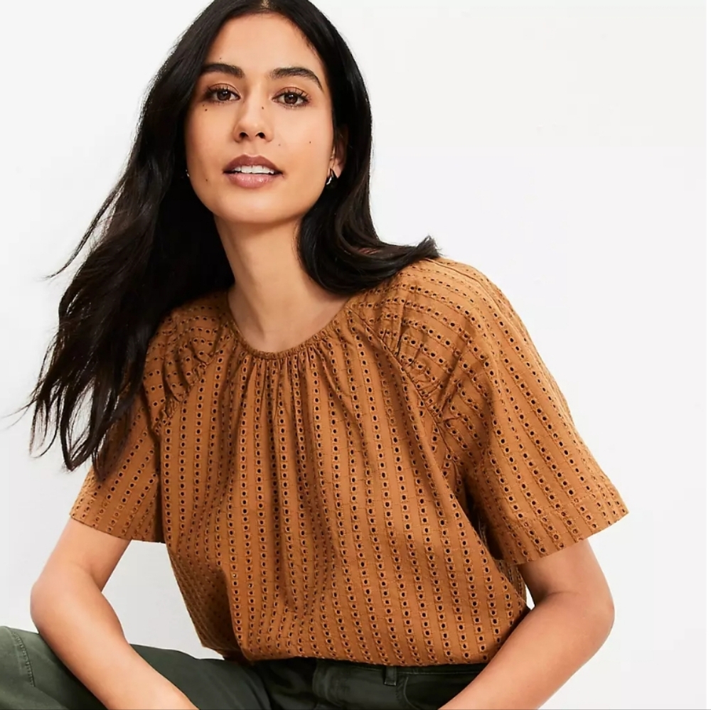 LOFT | NWT Brown Eylet Ruched Reglab Top Size Large